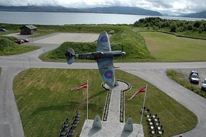 Rundt Spitfiremonumentet p� Bod� flystasjon